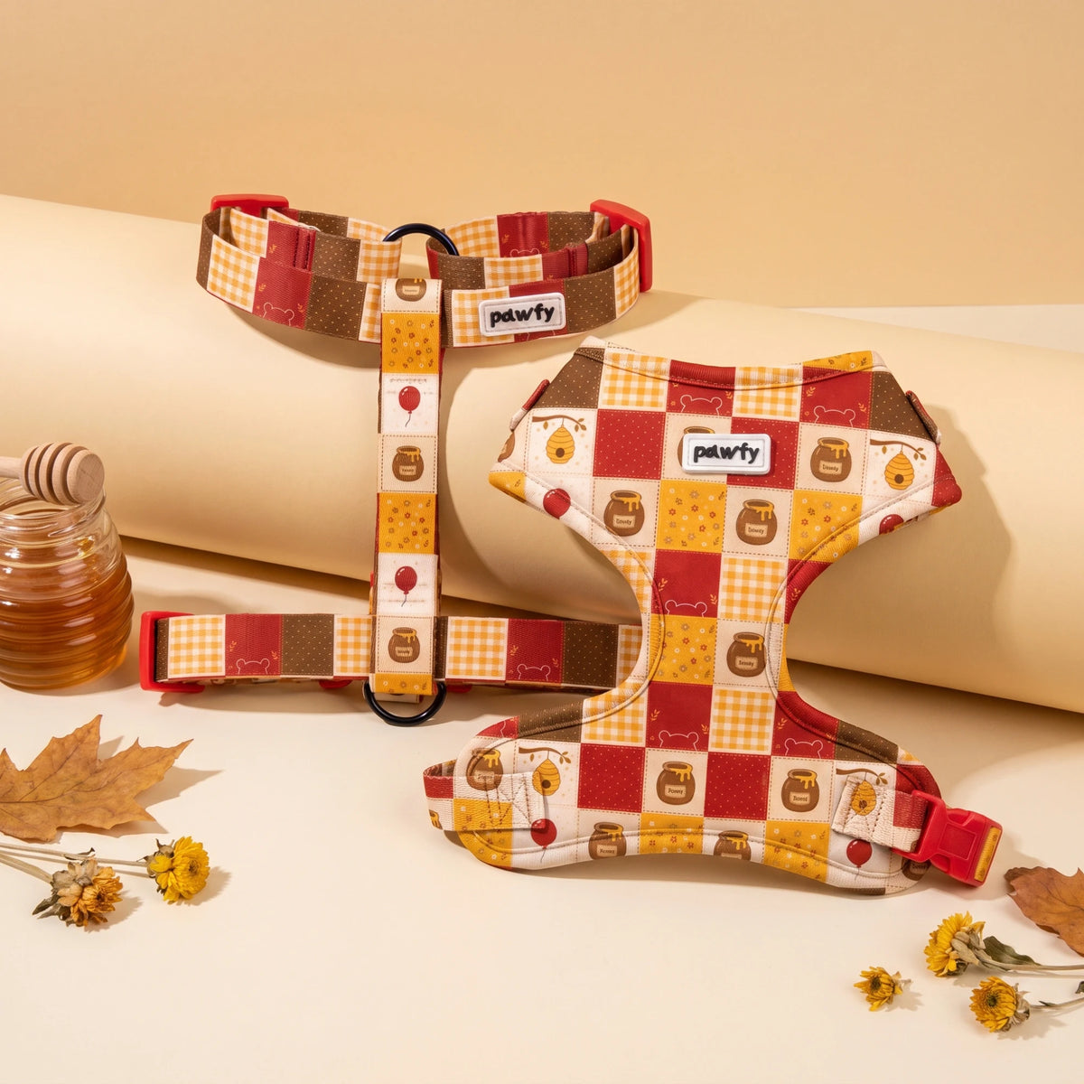 Arnés ajustable y arnés clásico Honey Patchwork de Pawfy con estampado de tarros de miel, colmenas y ositos